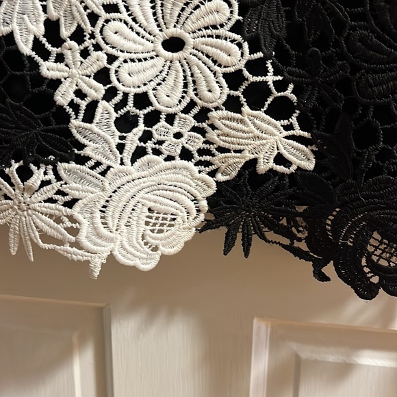 Ralph Lauren black and white floral lace design size 2 dress. - Picture 3 of 6